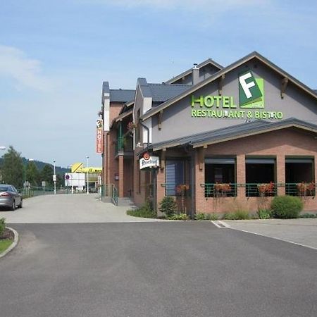 F - Team Hotel Liptovsky Hradok Bagian luar foto