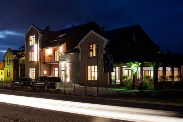 F - Team Hotel Liptovsky Hradok Bagian luar foto
